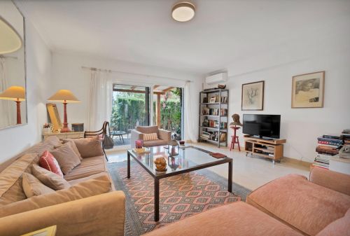 New on the Market! Semi-detached house in Nagüeles – 4 bedrooms, perfect for families. Ideal renovation project.