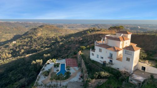 Spectacular Villa on a Large Plot with Panoramic Sea Views – Forest Hills