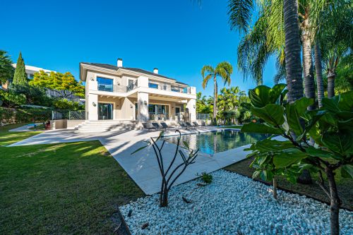 Luxurious villa with stunning views