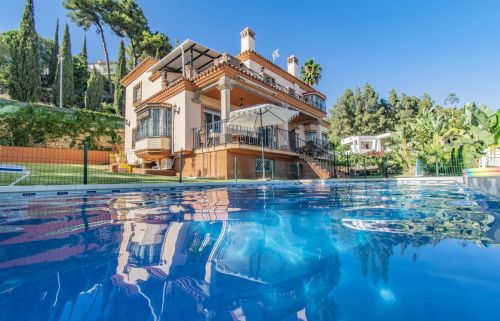 Spacious Villa with Sea Views