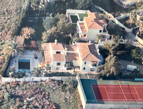 Unique Investment Opportunity in Estepona: Luxury Villa Near the Beach