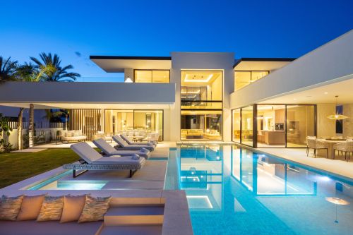 Modern Luxury with Golf Views