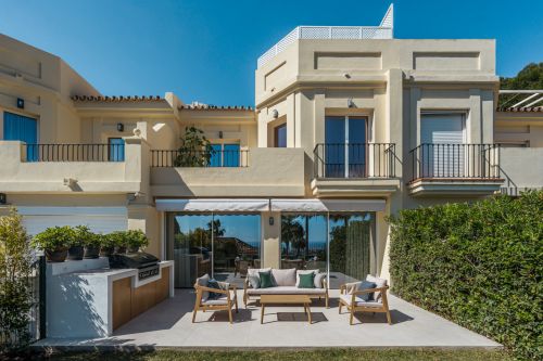 Elegant Living With Panoramic Views