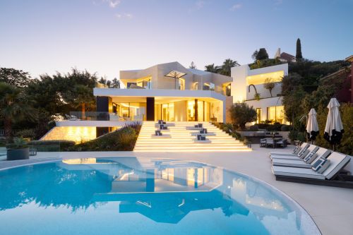 Contemporary Elegance with Sea Views