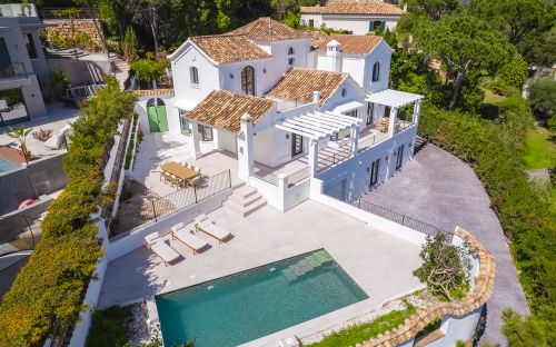 Elegantly Renovated Villa With Sea Views