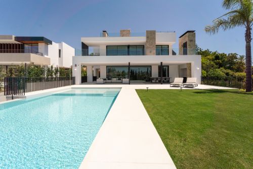 Villa for sale in Nueva Andalucia, Marbella