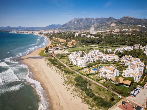 Luxury Beachfront Apartment With Views