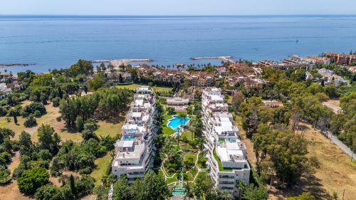 Exclusive apartment on the beach next to Puerto Banus