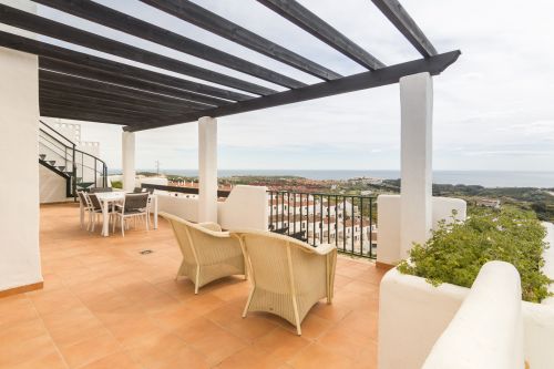Stunning Penthouse on the Edge of a Golf Course with Breathtaking Sea Views
