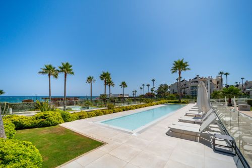 EXCLUSIVE BEACHSIDE TOWNHOUSE WITH PRIVATE POOL AND PANORAMIC SEA VIEWS