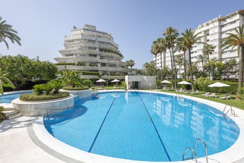 Spectacular 4 bedroom luxury apartment short walk to the beach