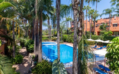 Sophisticated designer townhouse in one of the most exclusive locations in Altos de Puente Romano.