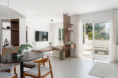 A Refined Top-Floor apartment with Panoramic Views in La Quinta