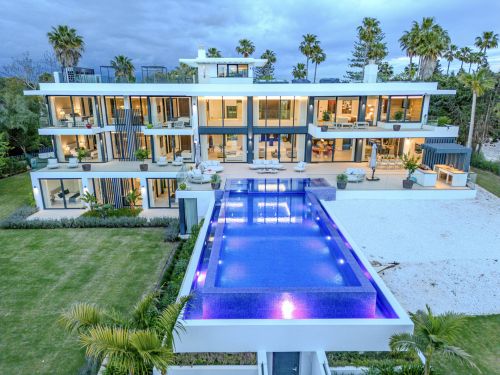7 bedroom villa for sale in Reyes y Reinas, Sotogrande Costa