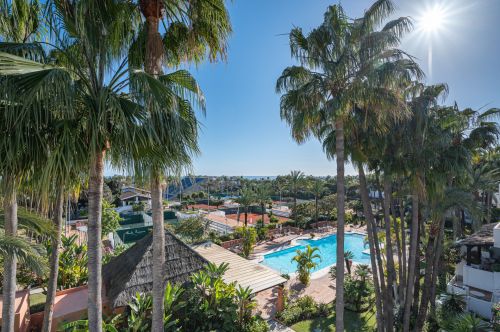 Elegant Three‑Bedroom Beachfront Apartment in Marina Puente Romano