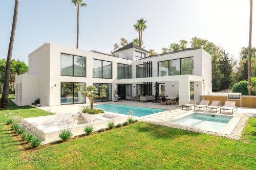 Modern Luxury Villa For Sale