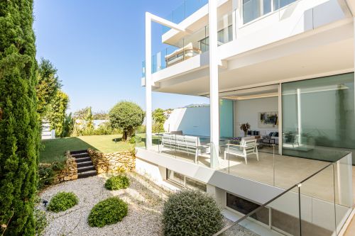 Luxury villa in Marbella ready to move in, Valdeolletas area, with private pool and sea views