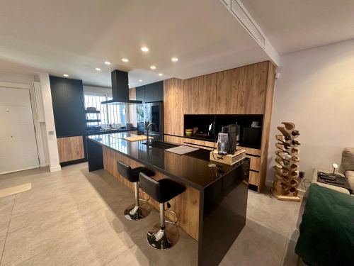 MODERN GROUND FLOOR APARTMENT - COMPLETELY RENOVATED AND WITH PRIVATE POOL.