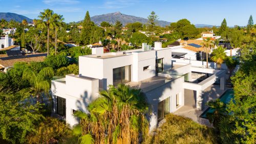 Villa Maya – a magnificent four-bedroom modern beachside villa, currently under construction on the cusp of Guadalmina Baja