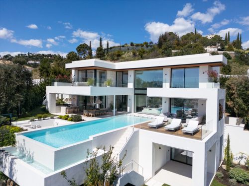 Extraordinary contemporary villa in the exclusive gated community of Lomas de La Quinta,
