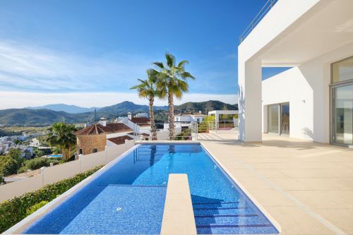 Villa for sale in Benahavis