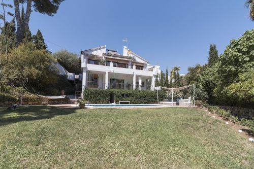 Villa for sale in El Rosario, Marbella East