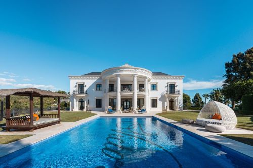 Villa for sale in Hacienda las Chapas, Marbella East