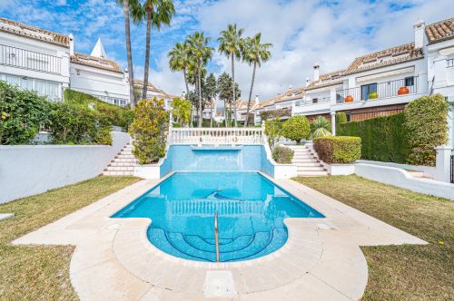 Three-bedroom townhouse in a Mediterranean village-style community in Nagules