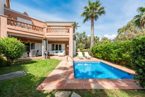 One of only three beachfront villas in La Perla de la Bahía!