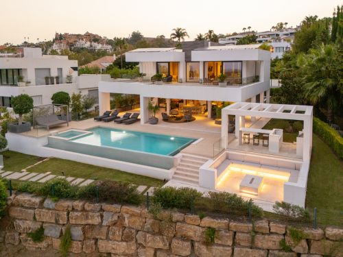 Frontline Golf Contemporary Villa