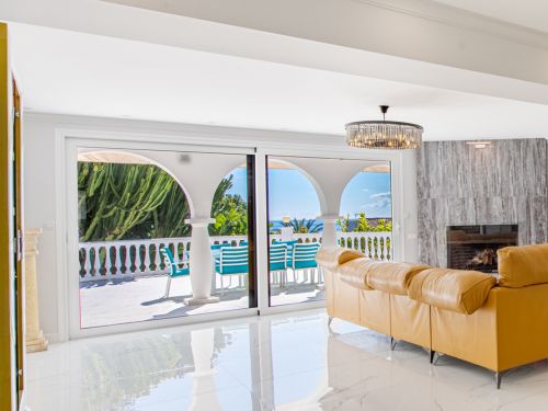 Completely Reconstructed Sea-View Villa with Tourist License – Marbella East