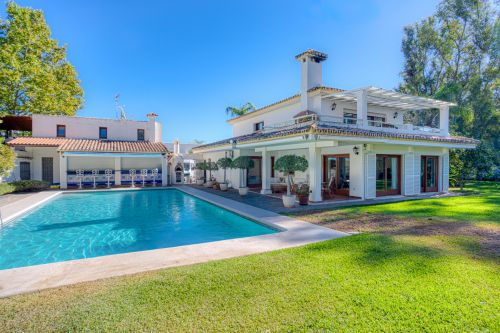 Reform opportunity, southeast facing five bedroom Villa located on the New Golden Mile in Estepona, just steps from the beach