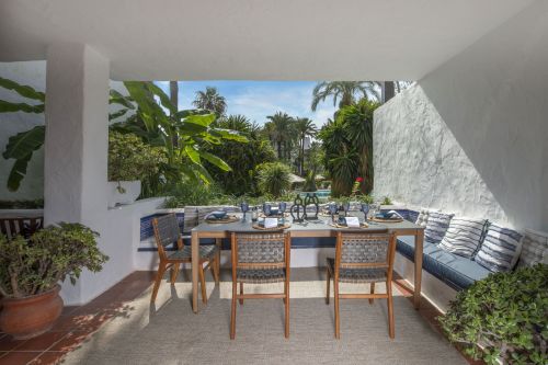 Charming and elegant two-bedroom apartment within walking distance of the beaches of the Golden Mile.