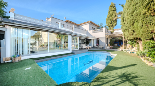 5 bedroom villa for sale in Estepona Golf, Estepona West