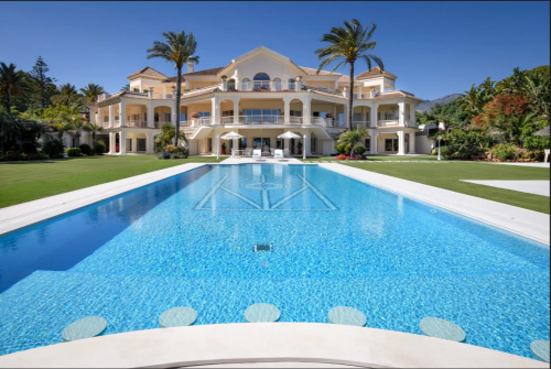 Palatial beachfront villa with 10 bedrooms.
