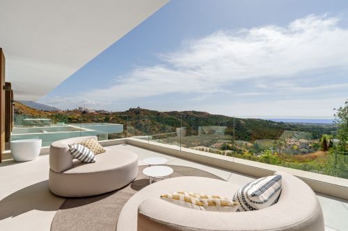 Modern Elegance with Panoramic Views