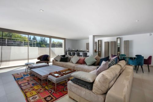 Exceptional Front Line Beach Penthouse With Full South Panoramic Sea Views in Golden Mile