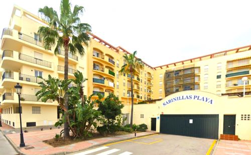 Charming first-floor apartment in the sought-after Urbanización Sabinillas Playa