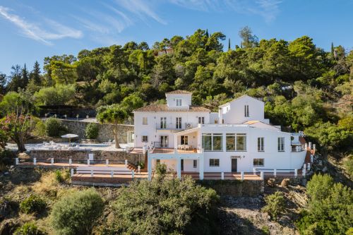 Elegant Andalusian Sea-View Villa