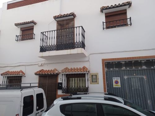 Spacious family townhouse in the tranquil village of San Martín del Tesorillo