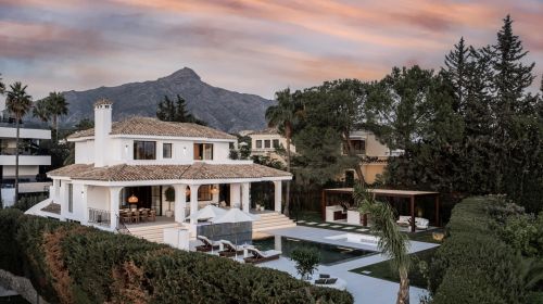 Nestled in the heart of Nueva Andalucía, Auriga 13 is a newly renovated villa offering a blend of comfort and style