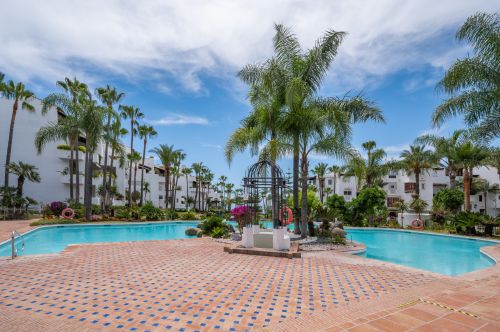 Refined Three-Bedroom Ground-Floor Apartment in Puente Romano