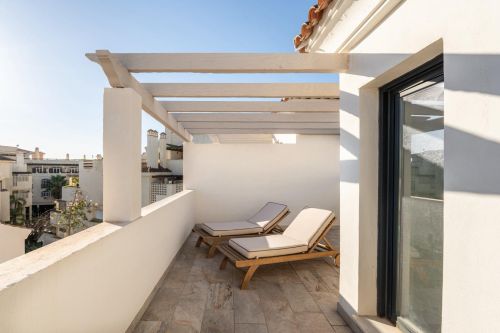 Wonderful three-bedroom townhouse located in the gated community of Agra Residencial, Estepona
