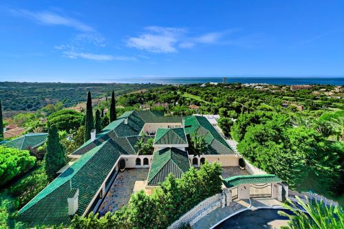 Villa for sale in Rio Real Golf, Marbella East