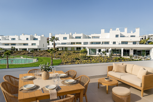 Modern 2-bedroom apartment in the sought-after Aquagardens development on the New Golden Mile