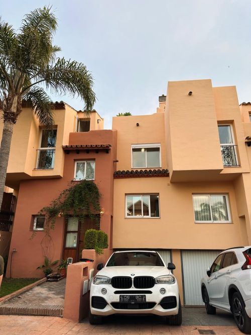 Nueva andalucia townhouse
