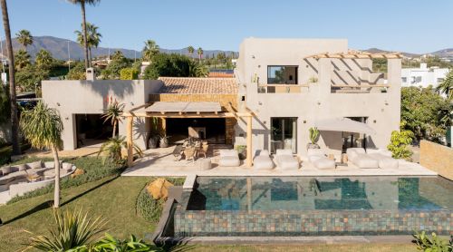 Tropical Modern Beach Villa
