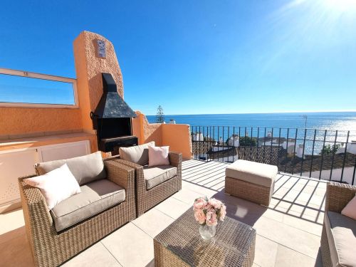 STUNNING FULLY RENOVATED SEAVIEW DUPLEX PENTHOUSE – BEACHSIDE CALAHONDA