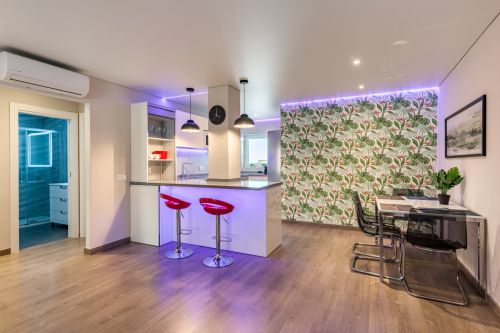 Renovated 2 bedrooms apartment with sea view and tourist licence in a charming Benalmadena Pueblo