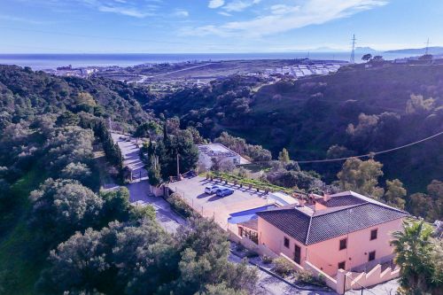 Sea-View Villa with Large Plots & Endless Potential – La Pantoja, Estepona Hills